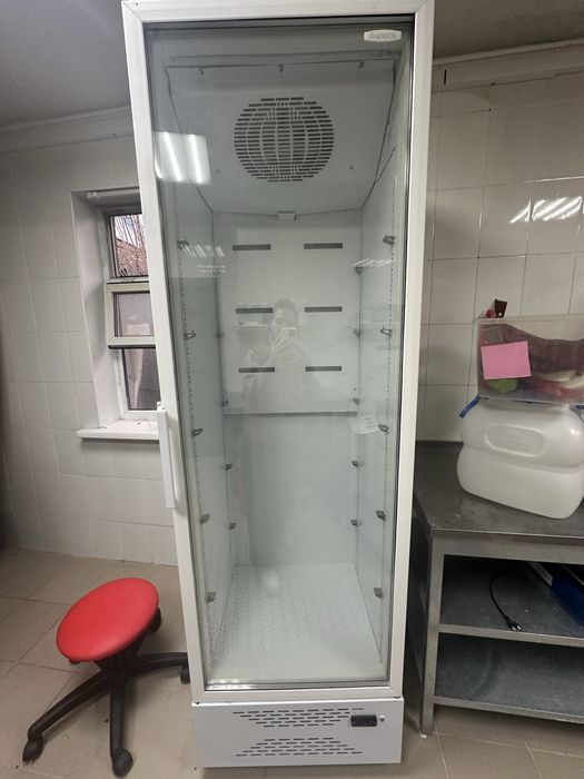 Витринный холодильник Бирюса