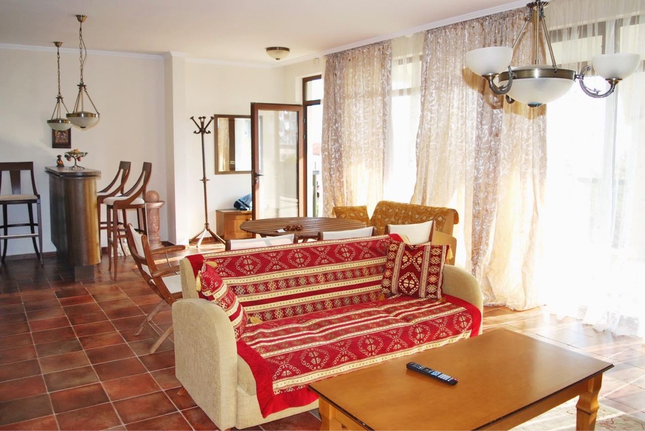 Продава се Къща в Бургас, Изгрев - 311 кв.м за 1673 €/кв.м - Снимка #2