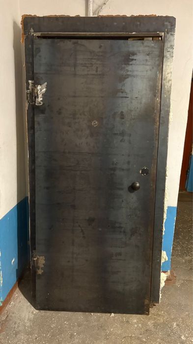 Входная железная дверь