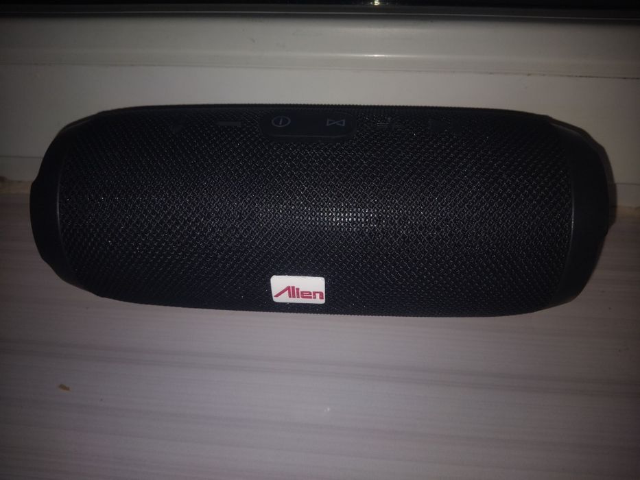 Vand boxa alien noua cu incarcator