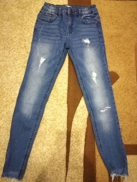 Blugi mărimea 140 cm, stare foarte bună.