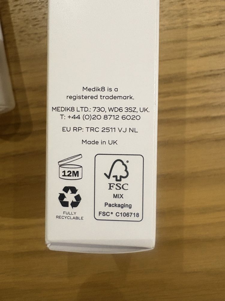 Продавам околоочен балсам на Medik8