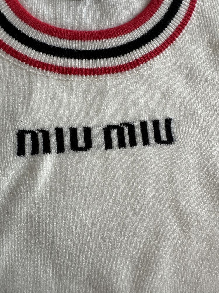 Луксозен Miu Miu пуловер от кашмир - къс ръкав, бял