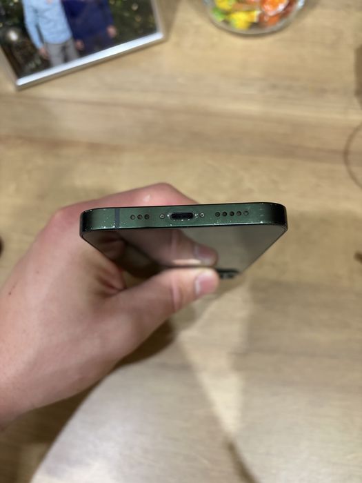 Продавам Iphone 13 128GB