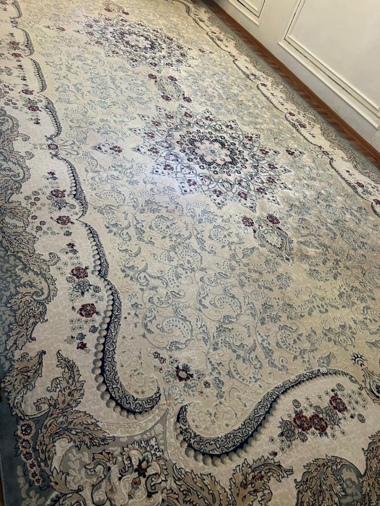 Ковер в отличном состояний