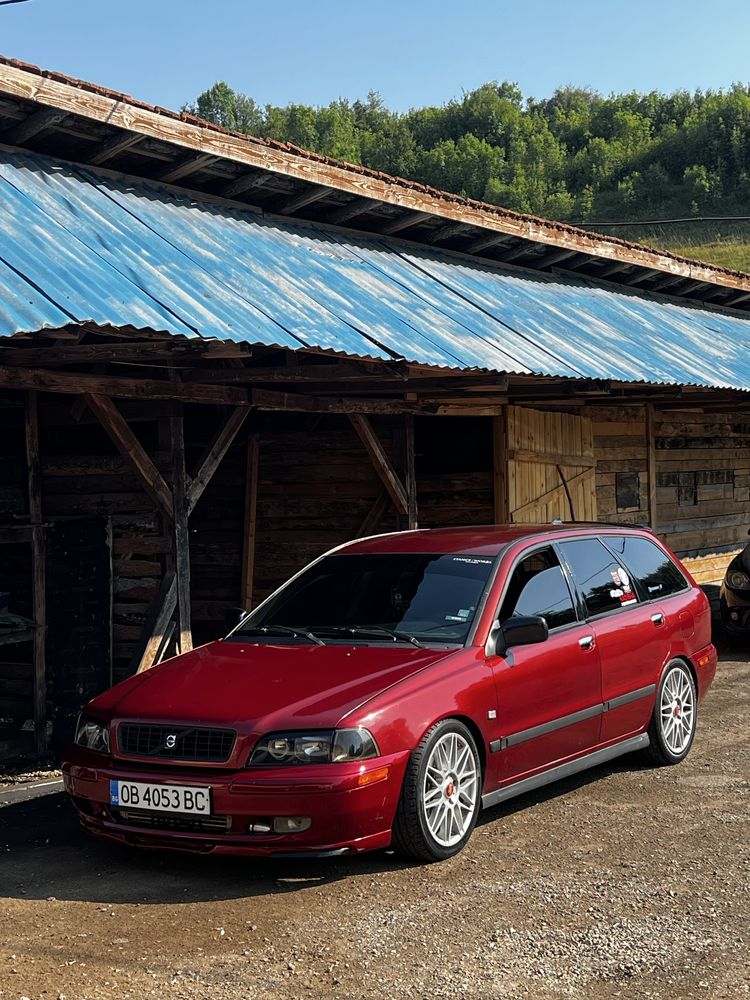 На части Volvo V40 1.9D 95кс