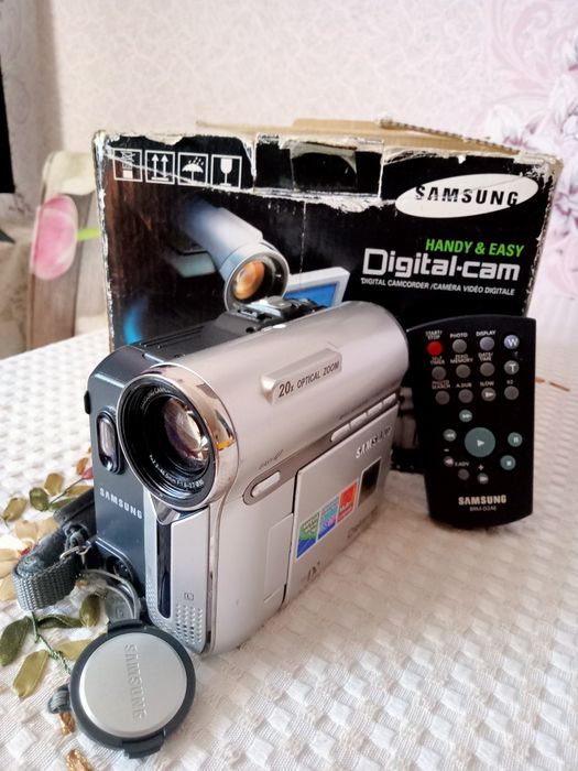 Видеокамера MiniDV Samsung