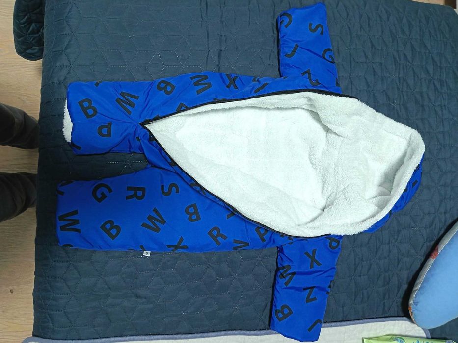 Космонавт за дете 3-6 мес може и за по голямо