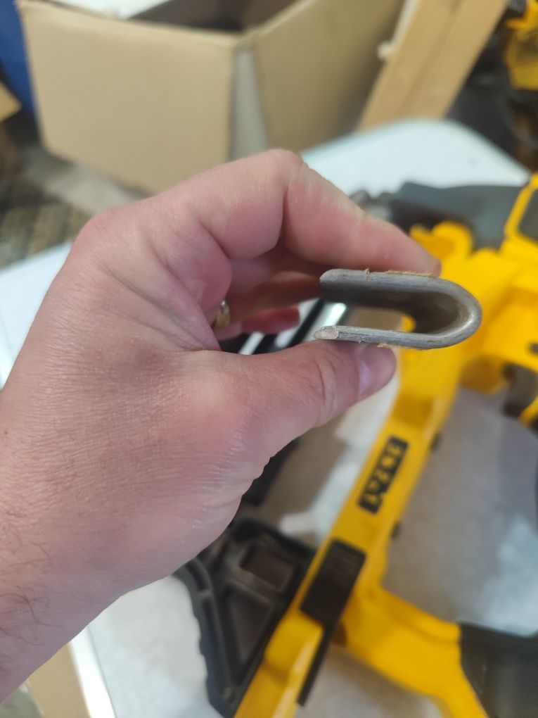 Акумулаторен безчетков такер за скоби Девалт Dewalt DCFS950