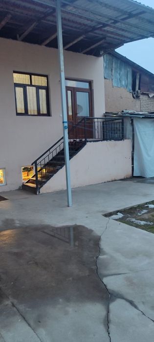 9,6 sotihli uy sotiladi