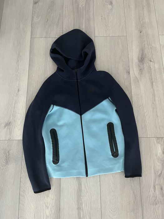 Nike Tech de vanzare