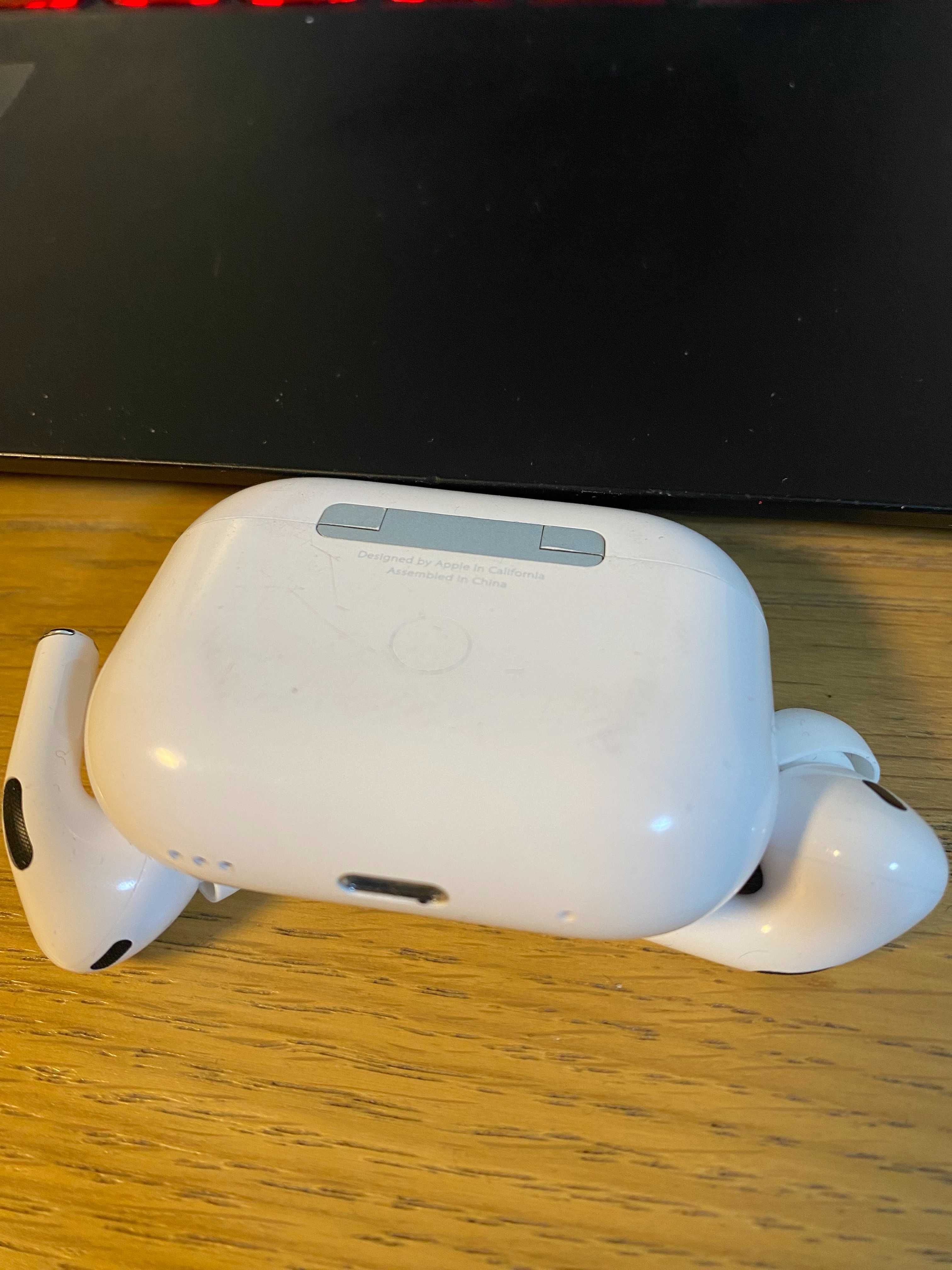 Слушалки Apple Airpods Pro (2nd Generation) - 2022