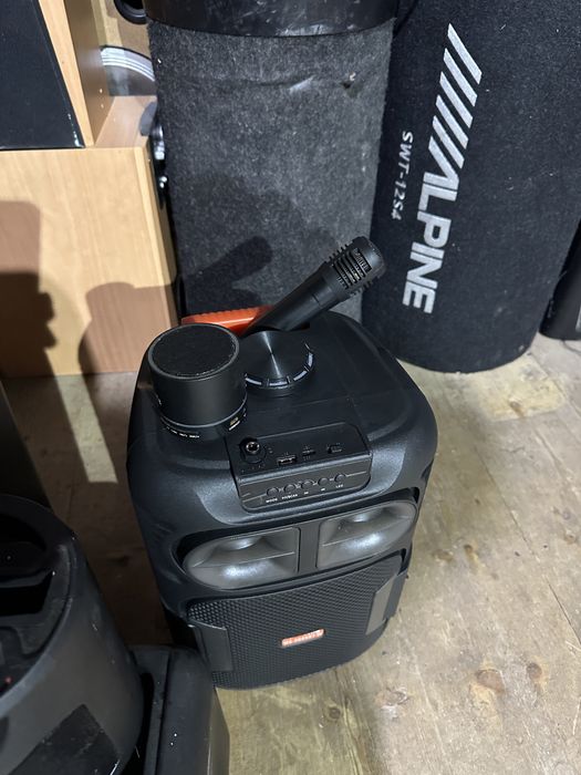 Vând diferite boxe portabile