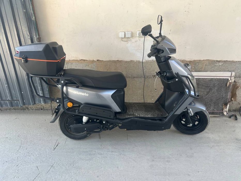 Srochna original skuter sotiladi