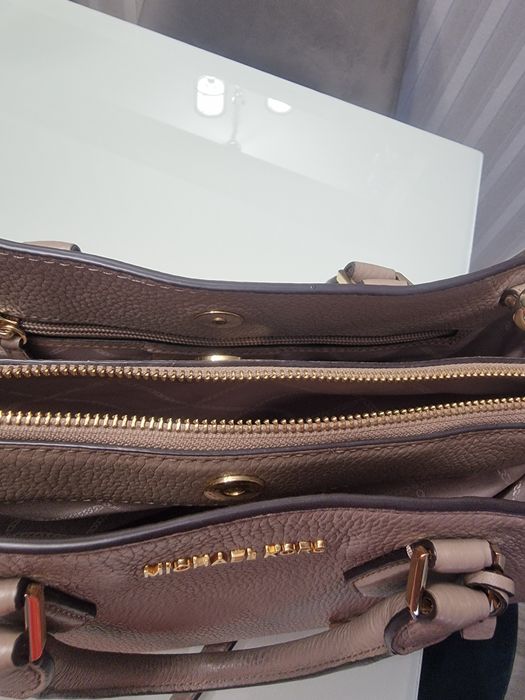Vând geantă Michael kors