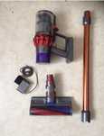 Dyson V10 aspirator in stare buna