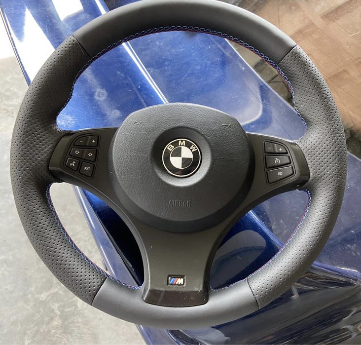 Volan si airbag M Bmw X3 E83 retapitat cusaturi M