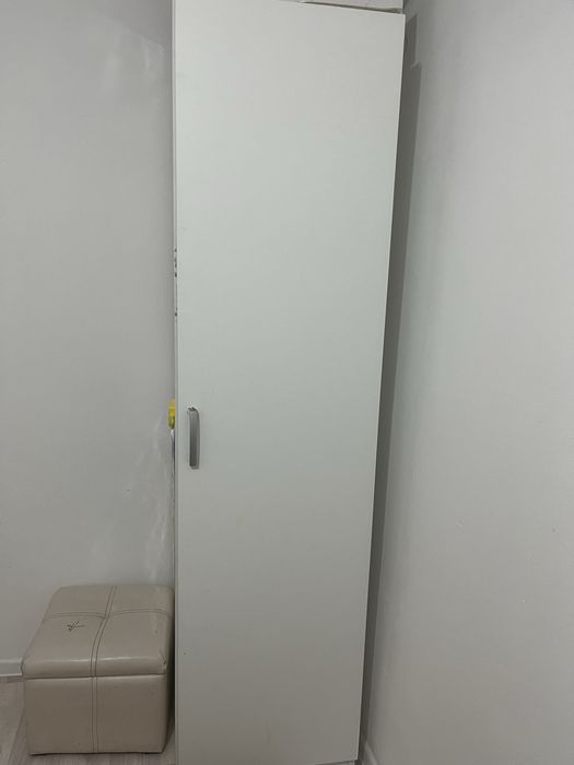 Шкаф подходит для спальни и прихожей.