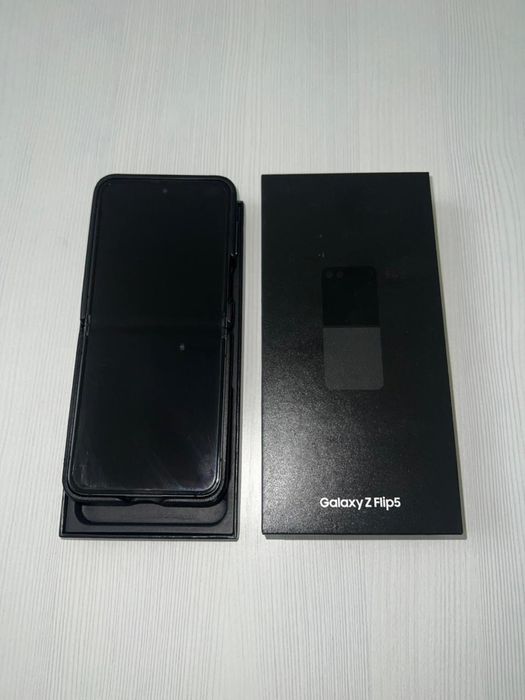 Samsnug Z Flip 5