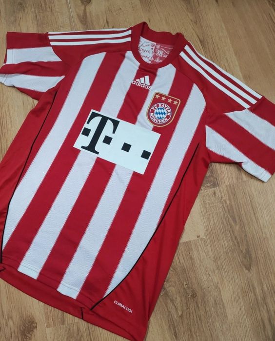Tricou Adidas Bayern München mărimea 176cm (S)