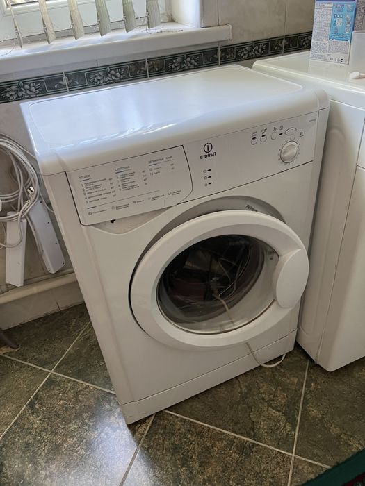 Стиральная машина Indesit — недорого, возможен торг