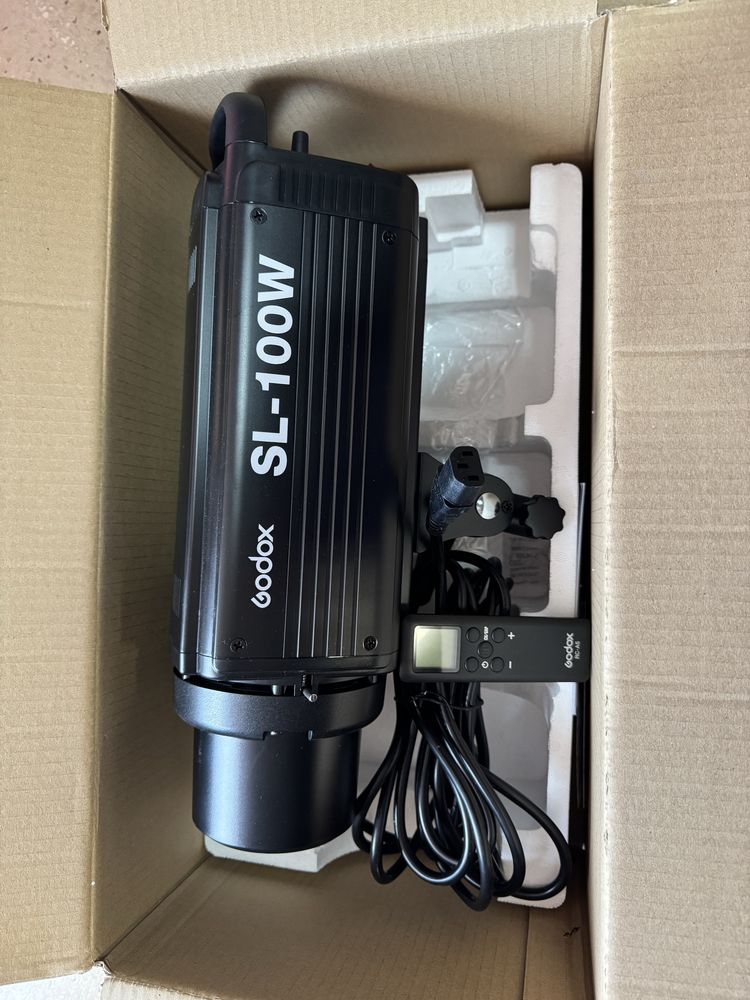 Диодно осветление GODOX SL-100W