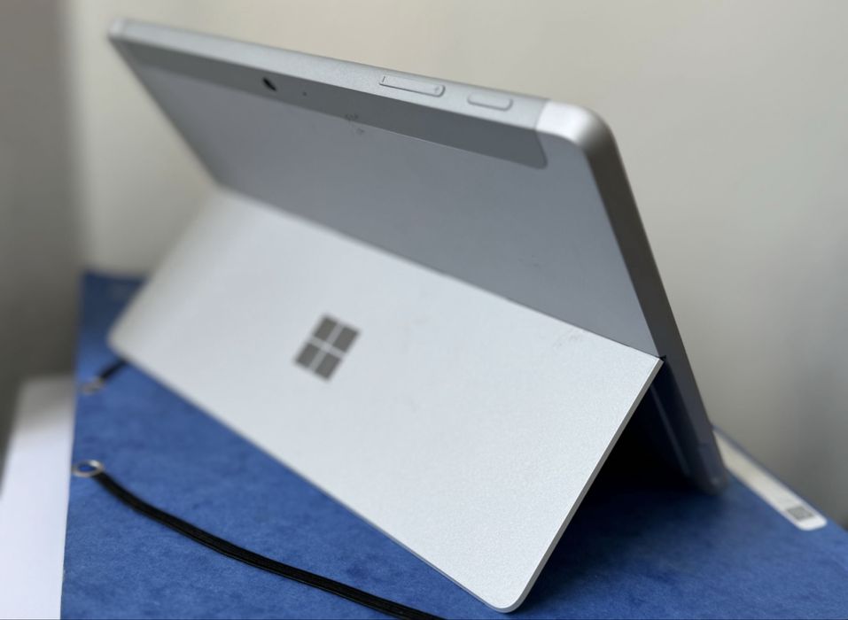 Microsoft Surface GO 3 ca noua
