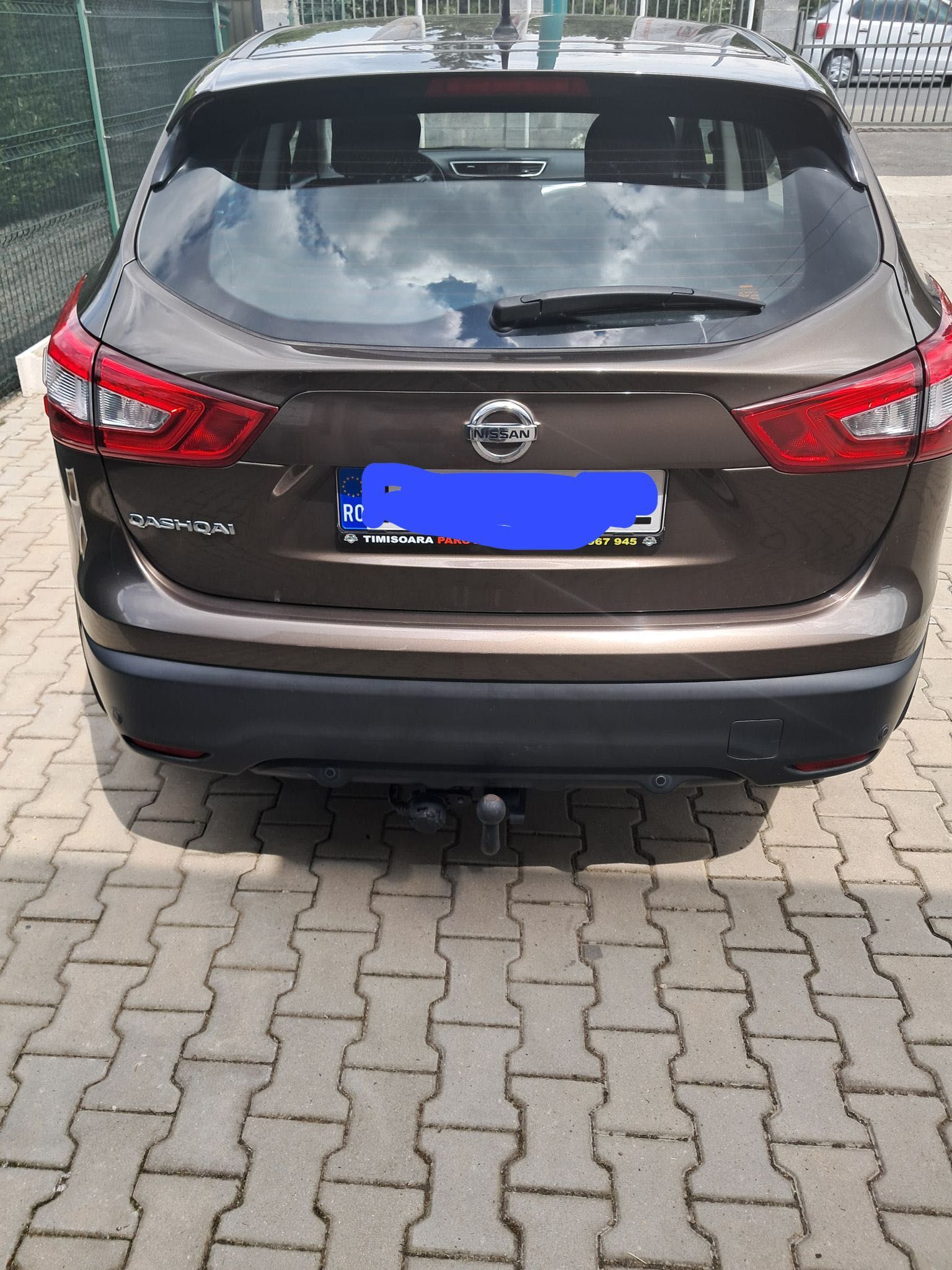 Vand Nisan Qashqai benzina, 1198 cm3, maro metalizat, 114.000km
