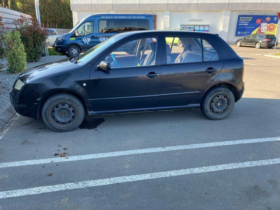 Skoda Fabia; culoare neagra
Vind Skoda Fabiamotorizare 1.4 benzina, Cu