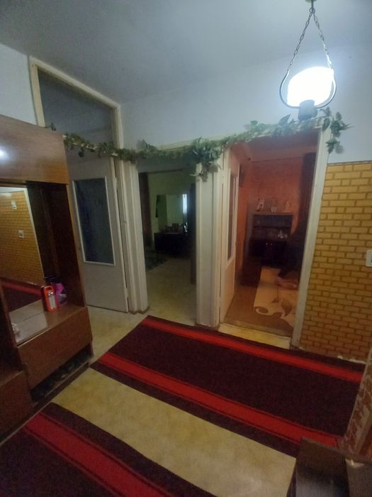 Продается 3х комнатная кв на 2 мкн 1 этаж ориентир возле конечки