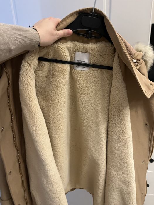 Geaca MANGO de iarna imblanita