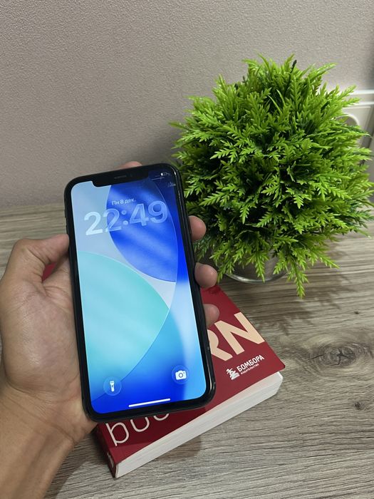 Телефон iPhone 11