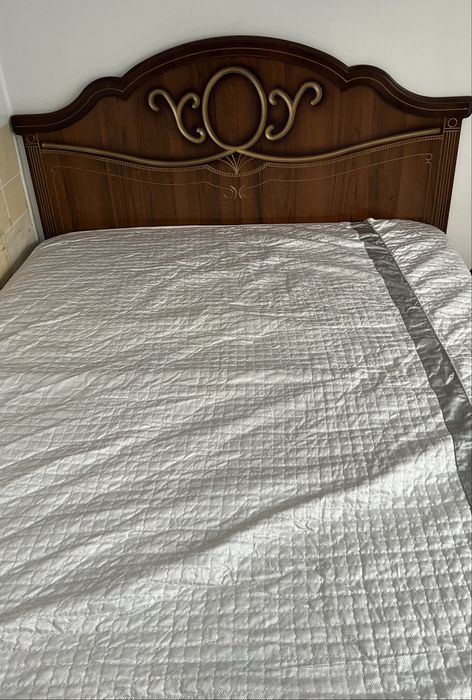 Кровать с матрасом