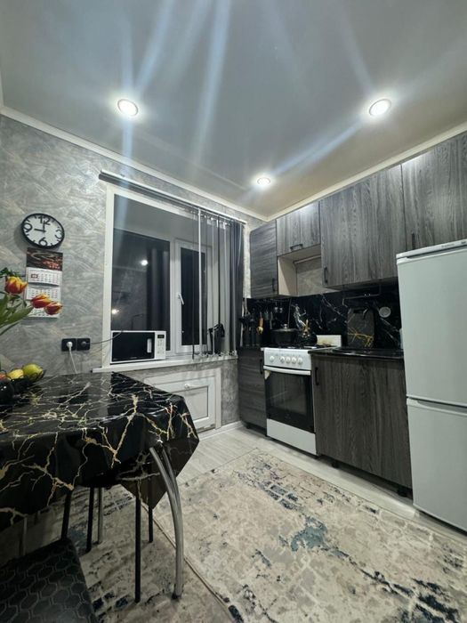 Продам 2х ком квартиру на жазире