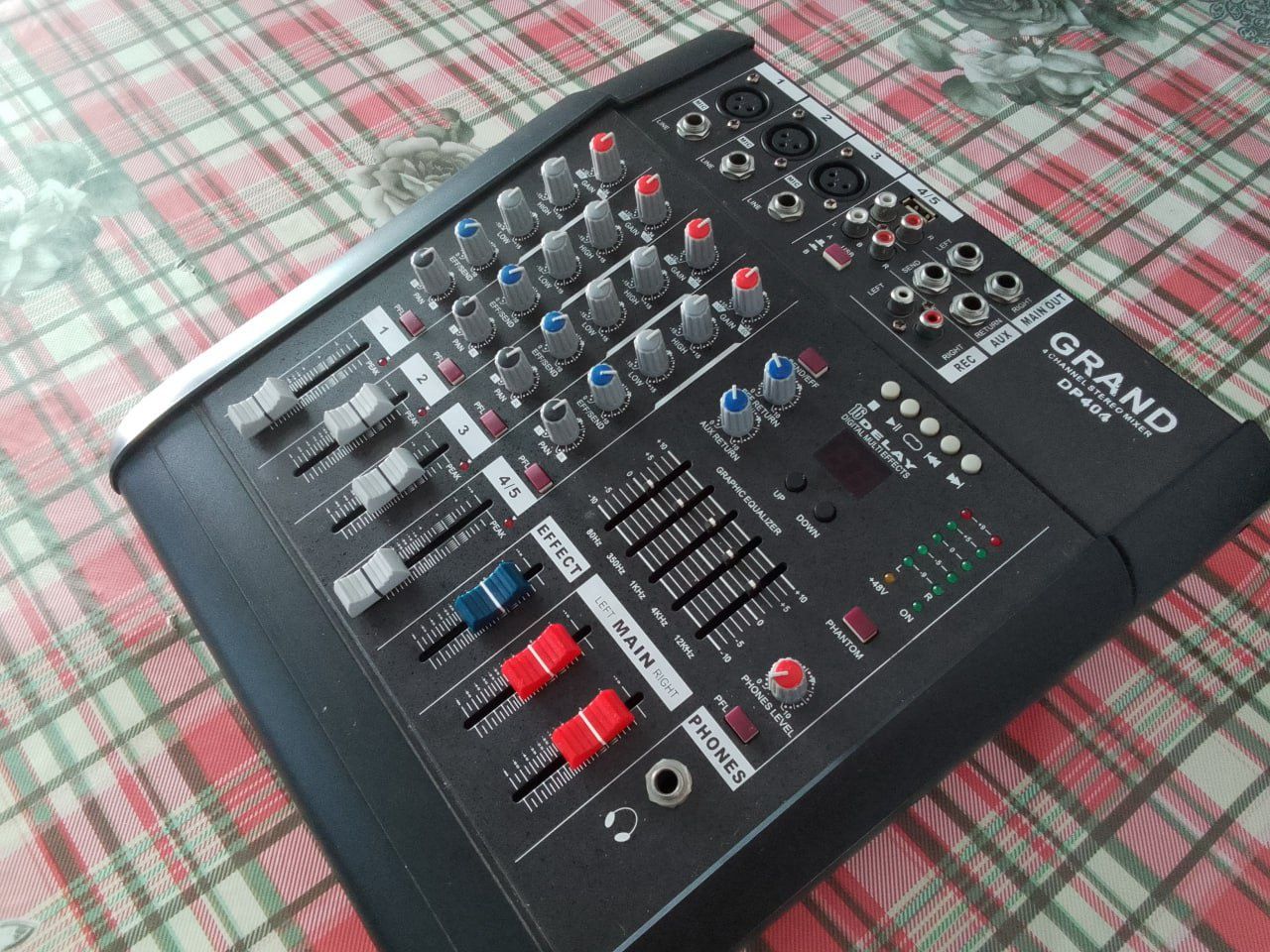 Микшерный пульт  GRAND DP 404 4 Channel stereo moxer