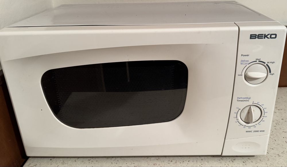 Микровълнова Beko MWC 2000 MW - 20 л, 700 W
