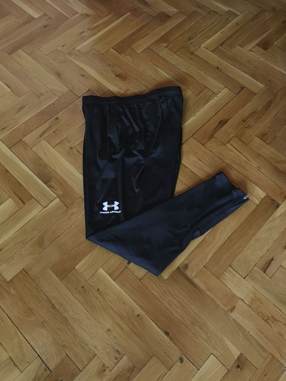 Оригинално мъжко долнище Under Armour размер L