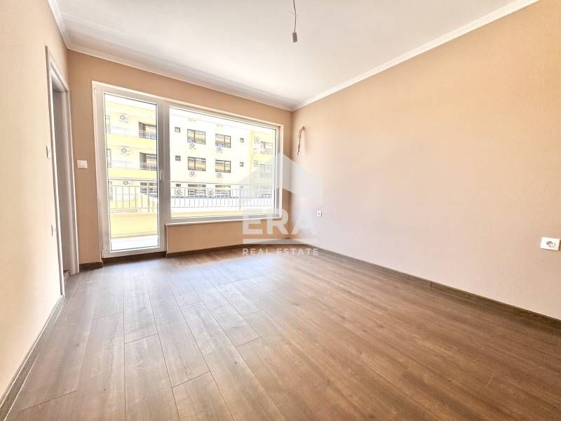 Просторен тристаен апартамент, завършен до ключ, в нова сграда с акт 1