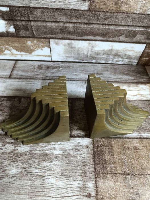 Плътни бронзови книгодържачи