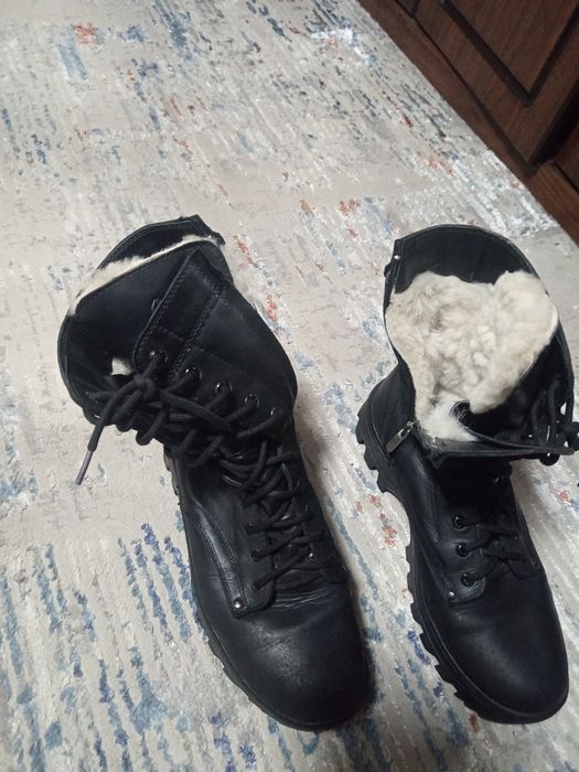 Продам берцы 44 размер кожаные.