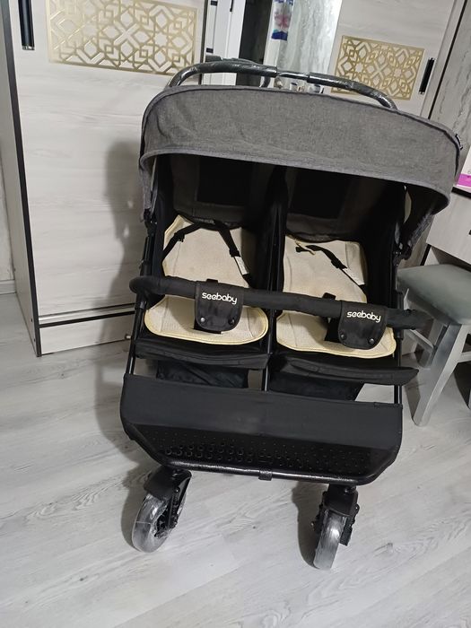 Продаётся фирменный двойнишка коляска Seebaby
