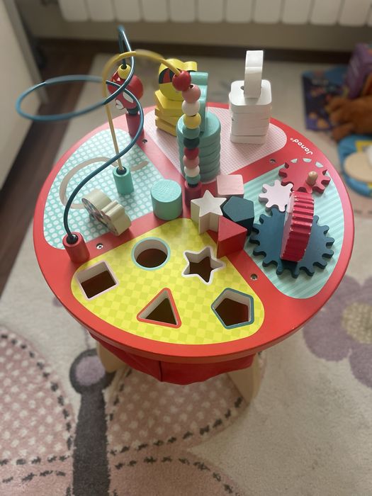Дървена играчка Janod - Маса с 4 зони за игра, Горски бебета животни