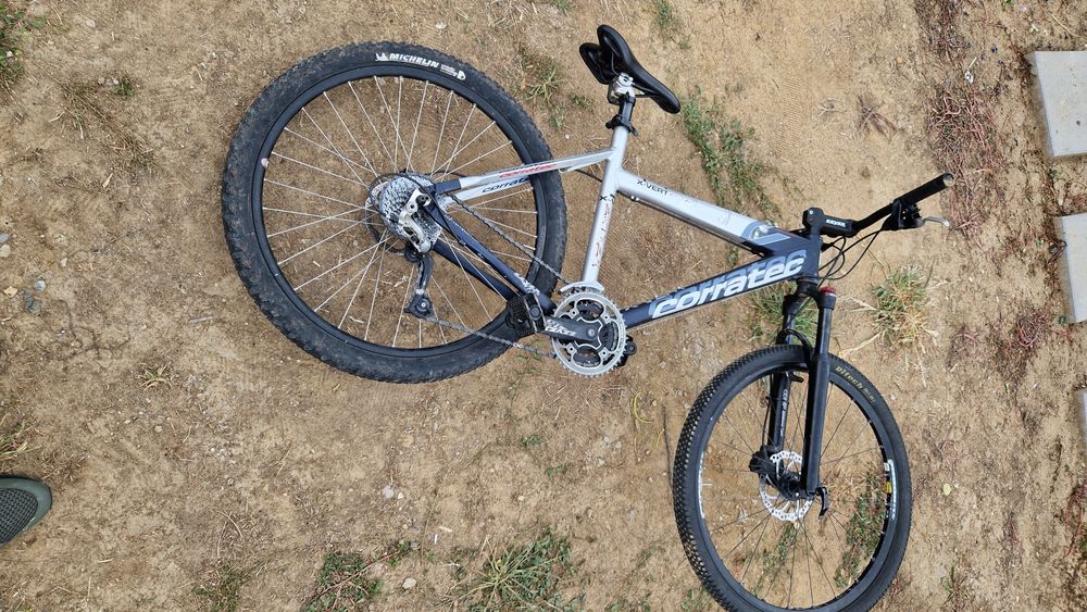 Mountain bike Corratec pe disc