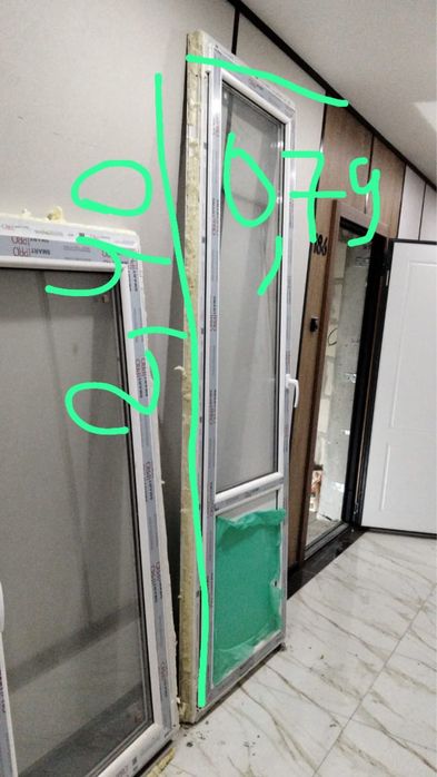 Пластиковая дверь и окно. Размеры указаны