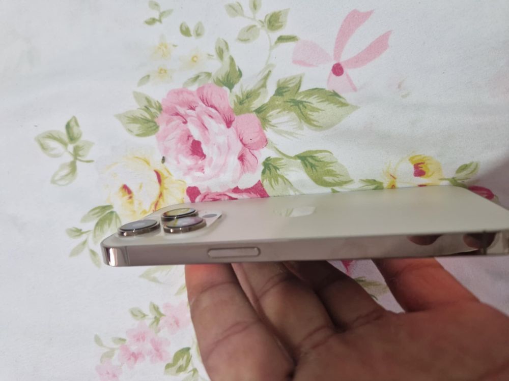 Iphone 14pro gold