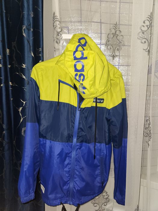 Adidas vetrovka L