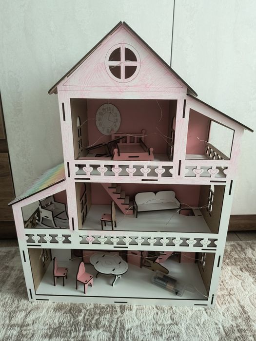 Къща за кукли светеща