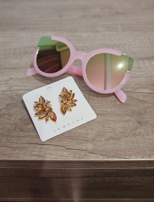 Подарявам слънчеви очила и обеци