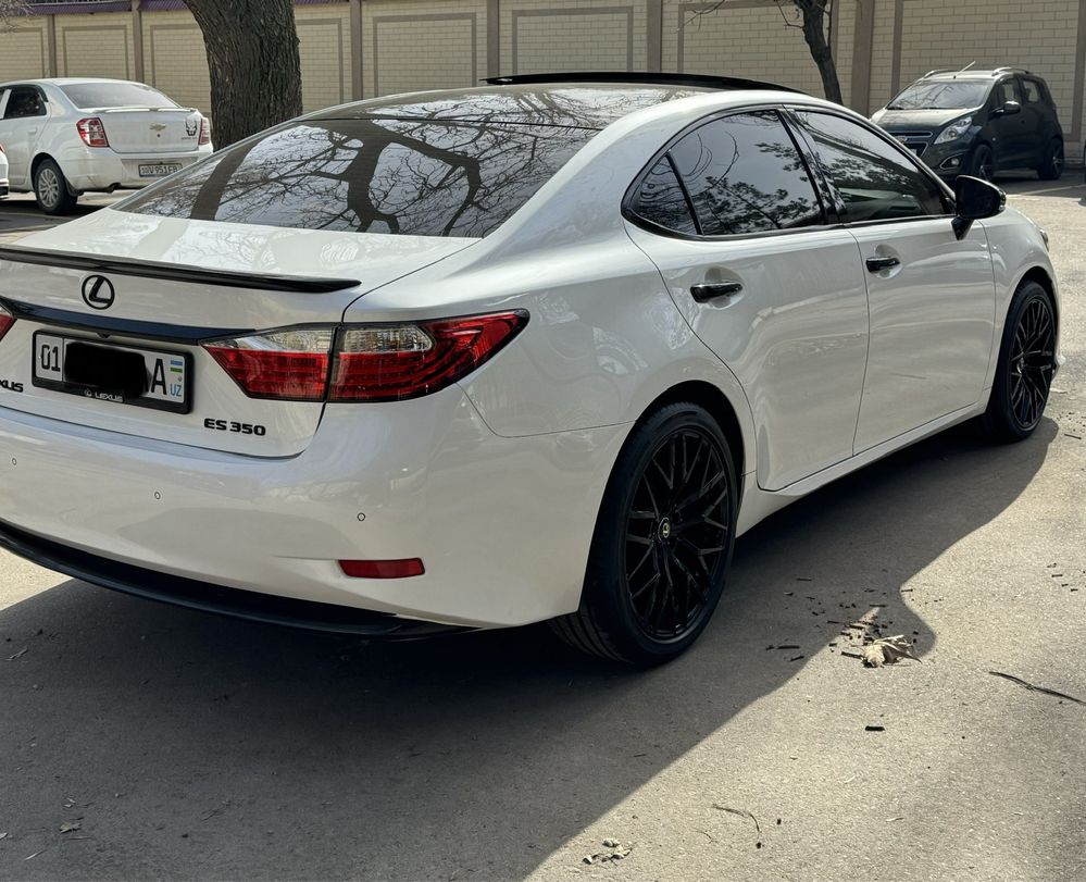 Продается Lexus E350