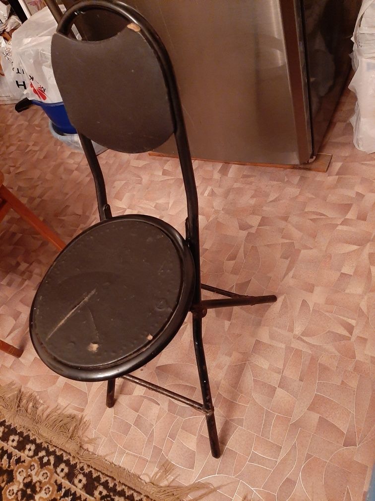 Продаётся б/у раскладной железный советский стульчик